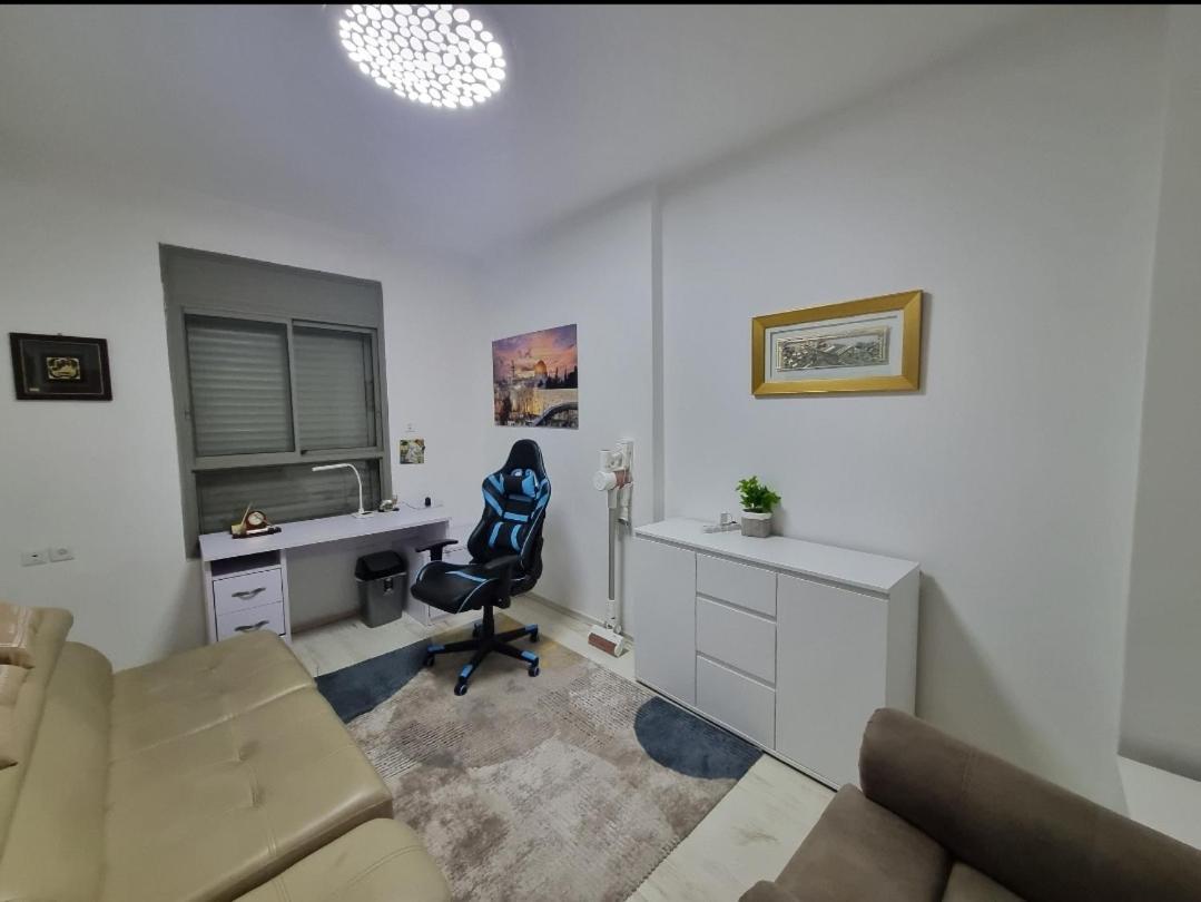 Turdeluxe Company Large 4 Bedroom Apartement In Central Rehovot Bagian luar foto