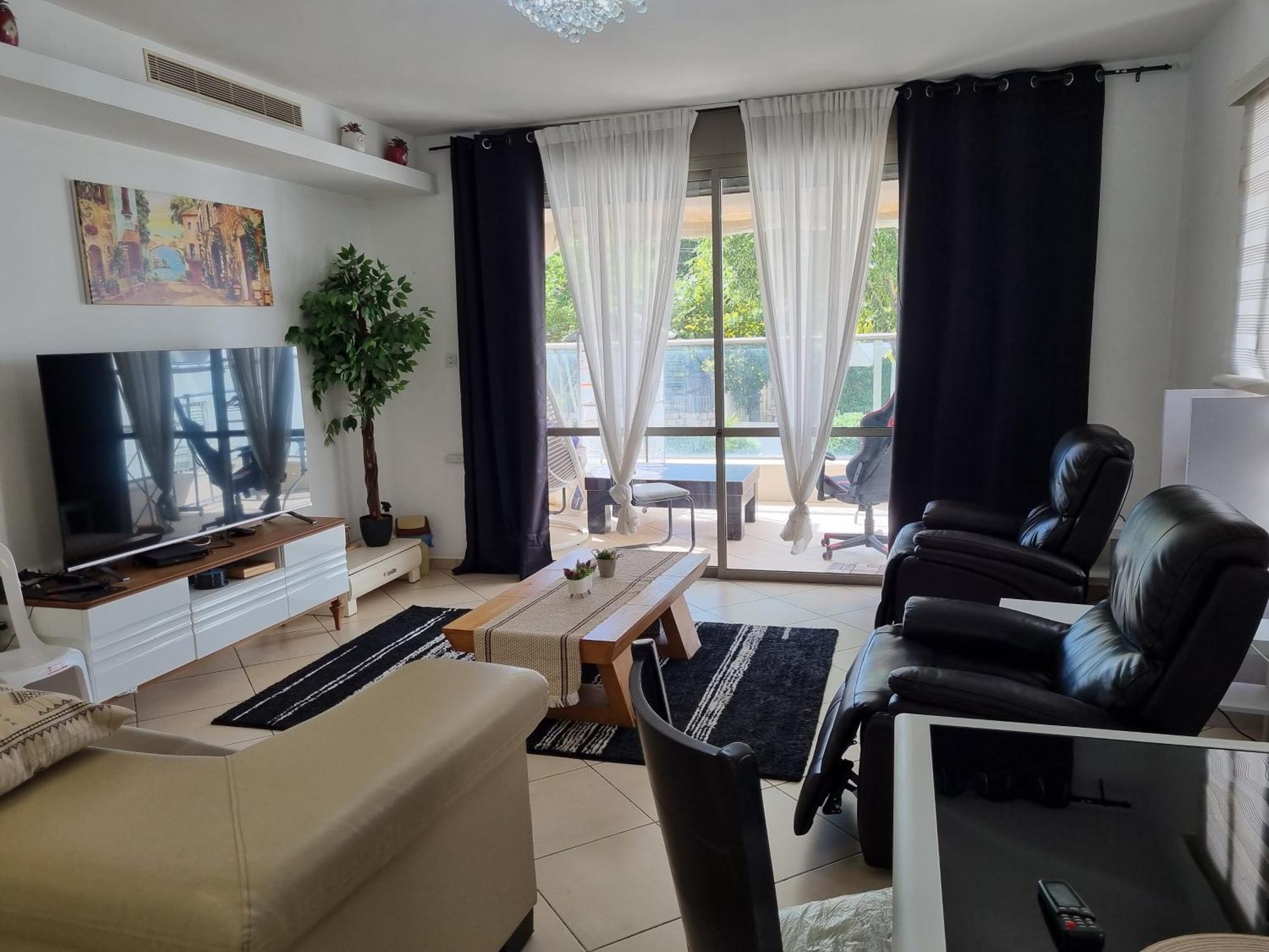 Turdeluxe Company Large 4 Bedroom Apartement In Central Rehovot Bagian luar foto